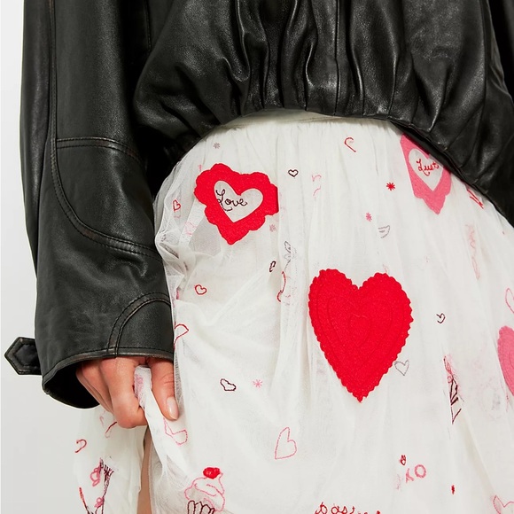 Free People White Skirt with Red and Pink Hearts - Picture 2 of 7